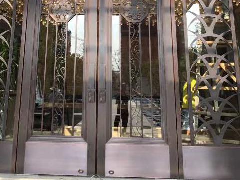 高檔餐廳不鏽鋼玻（bō）璃大門